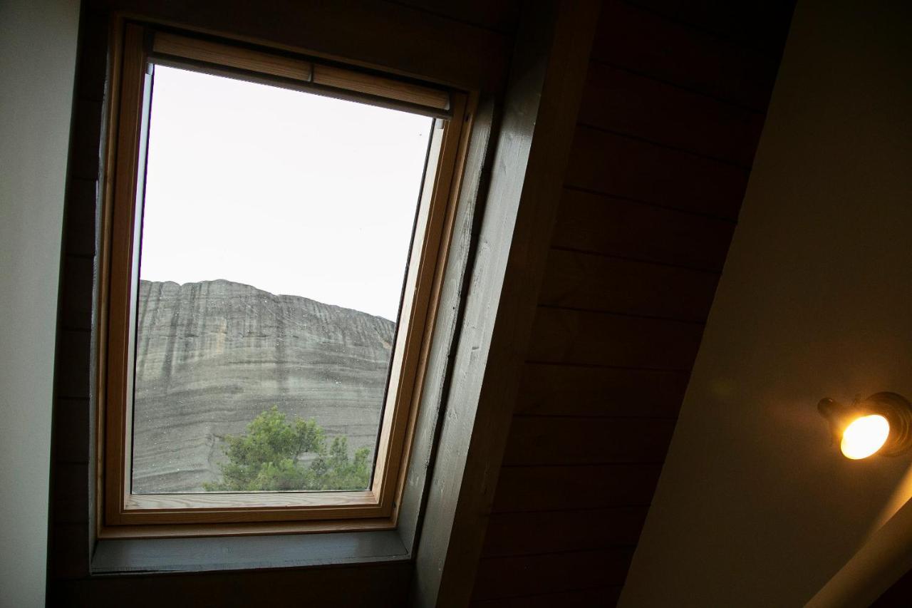 Under The Rocks Meteora Panoramic View Villa กาลัมปากา ภายนอก รูปภาพ
